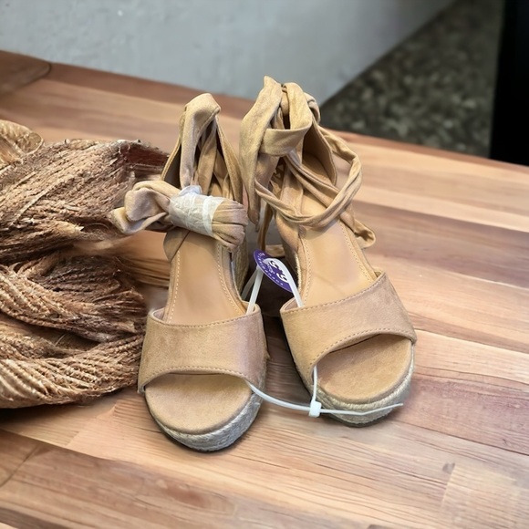 COPY - Women sandal size US6.5 brand new very comfortable and stylish - Picture 4 of 5